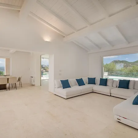 Beautiful Sλn With An Incredible Sea View